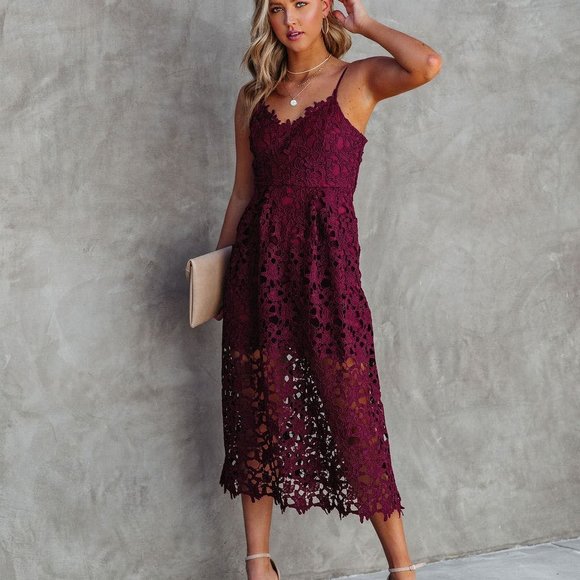 PICTURESQUE POCKETED CROCHET MIDI DRESS - BURGUNDY - Picture 8 of 9
